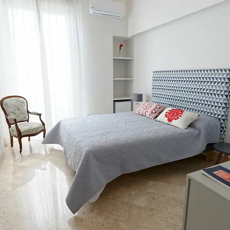 Questa Casa Non E'un Bed & Breakfast