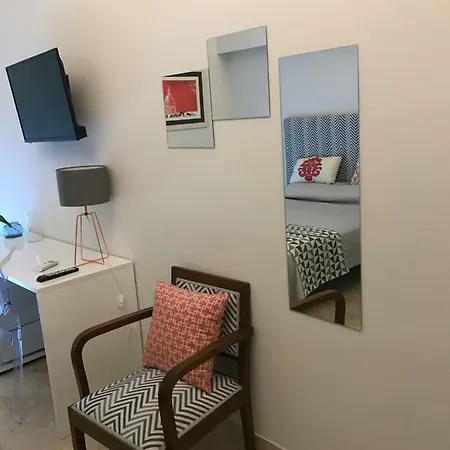 Questa Casa Non E'un 4* Palermo