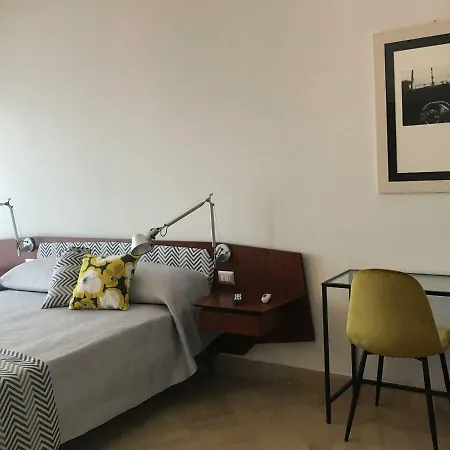 Questa Casa Non E'un Bed and Breakfast 4*