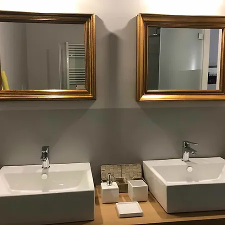 Questa Casa Non E'un