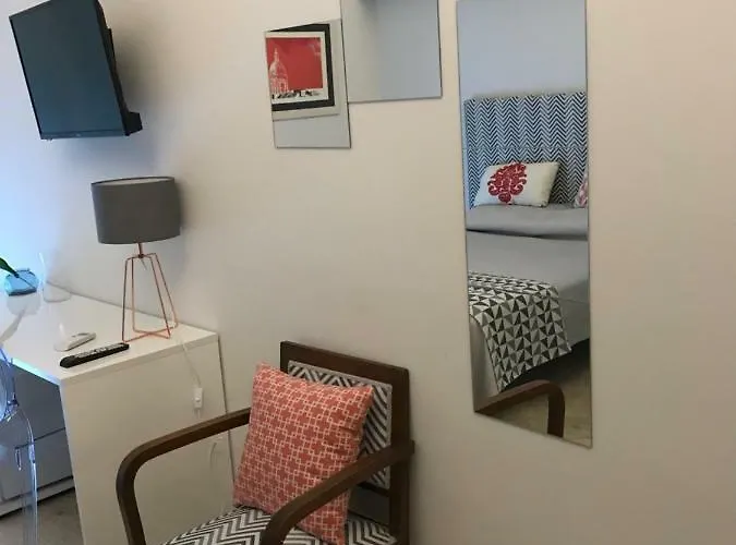 Questa Casa Non E'un 4* Palermo